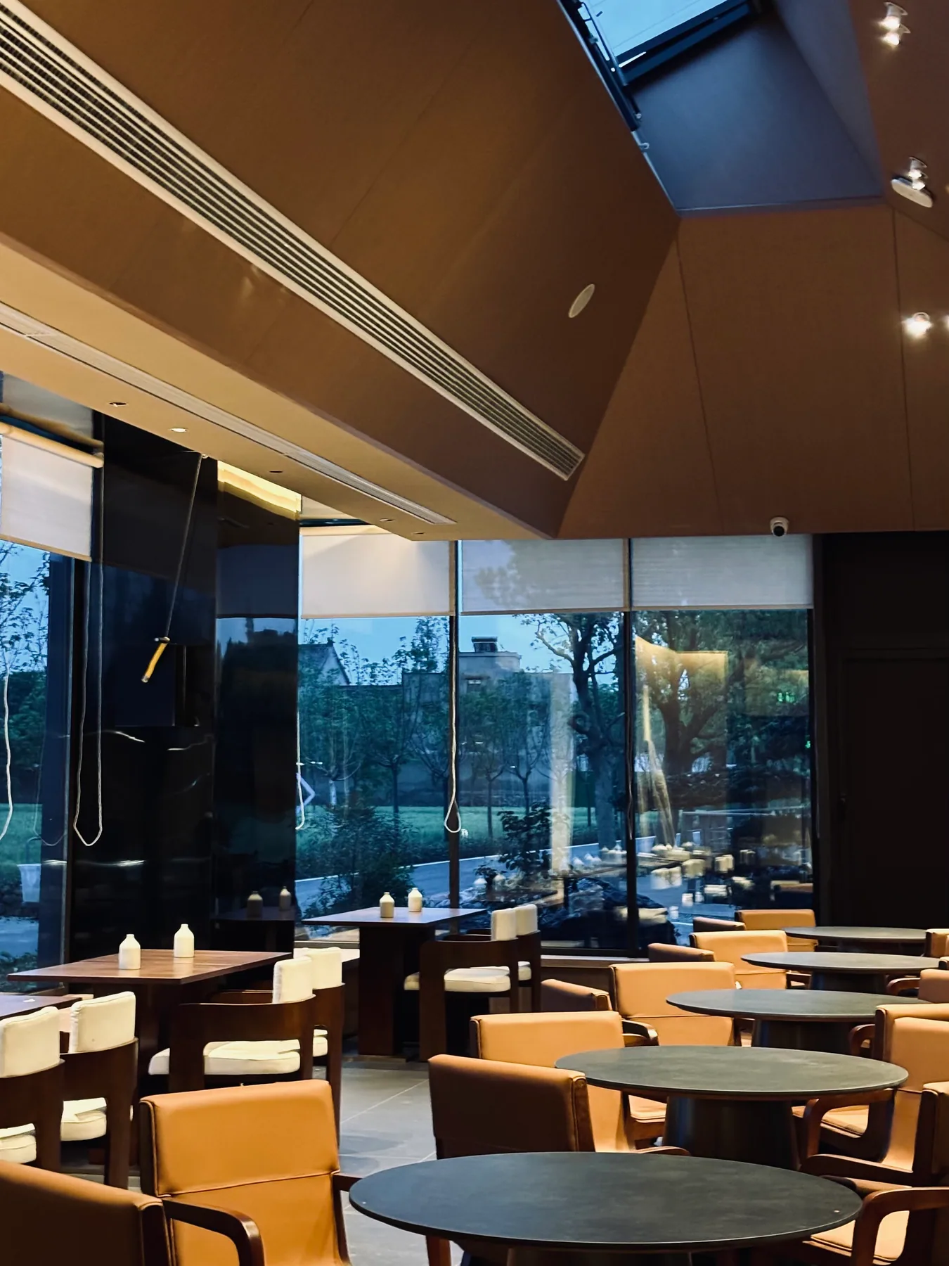 濮院星旗村餐厅庭院完工实景